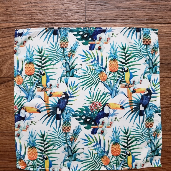 Pocket Square Tropical parrots and pineapples - Picture 4 of 8